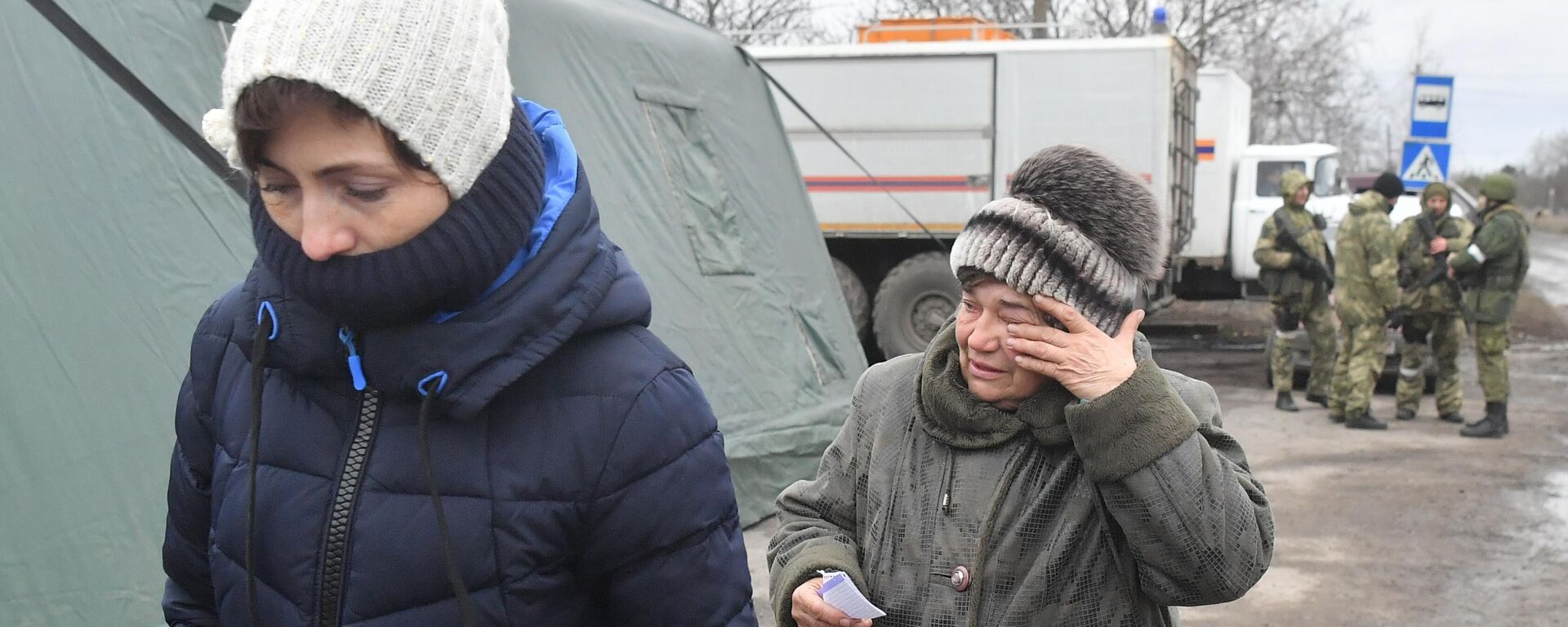 Беженцы с подконтрольной ВСУ территории в районе Мариуполя  - Sputnik Արմենիա, 1920, 08.03.2022