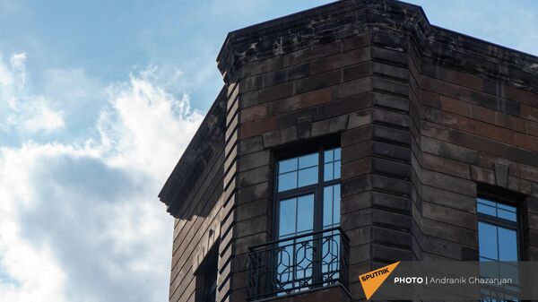 Здание на перекрестке улиц Бузанда и Кохбаци - Sputnik Армения
