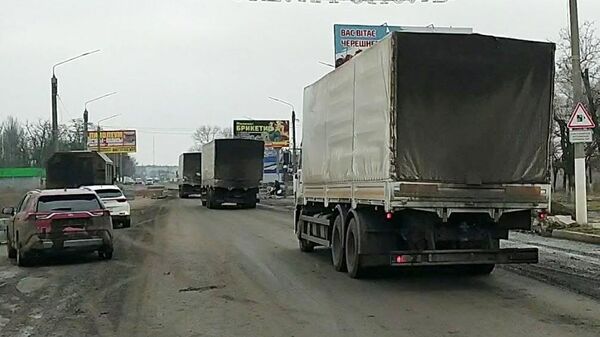ՌԴ ԱԻՆ-ի հումանիտար օգնությամբ բեռնատարները Մելիտոպոլ քաղաքում - Sputnik Արմենիա