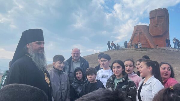 Викарий Патриарха Московского и Всея Руси, епископ Бронницкий Савватий в Карабахе - Sputnik Армения