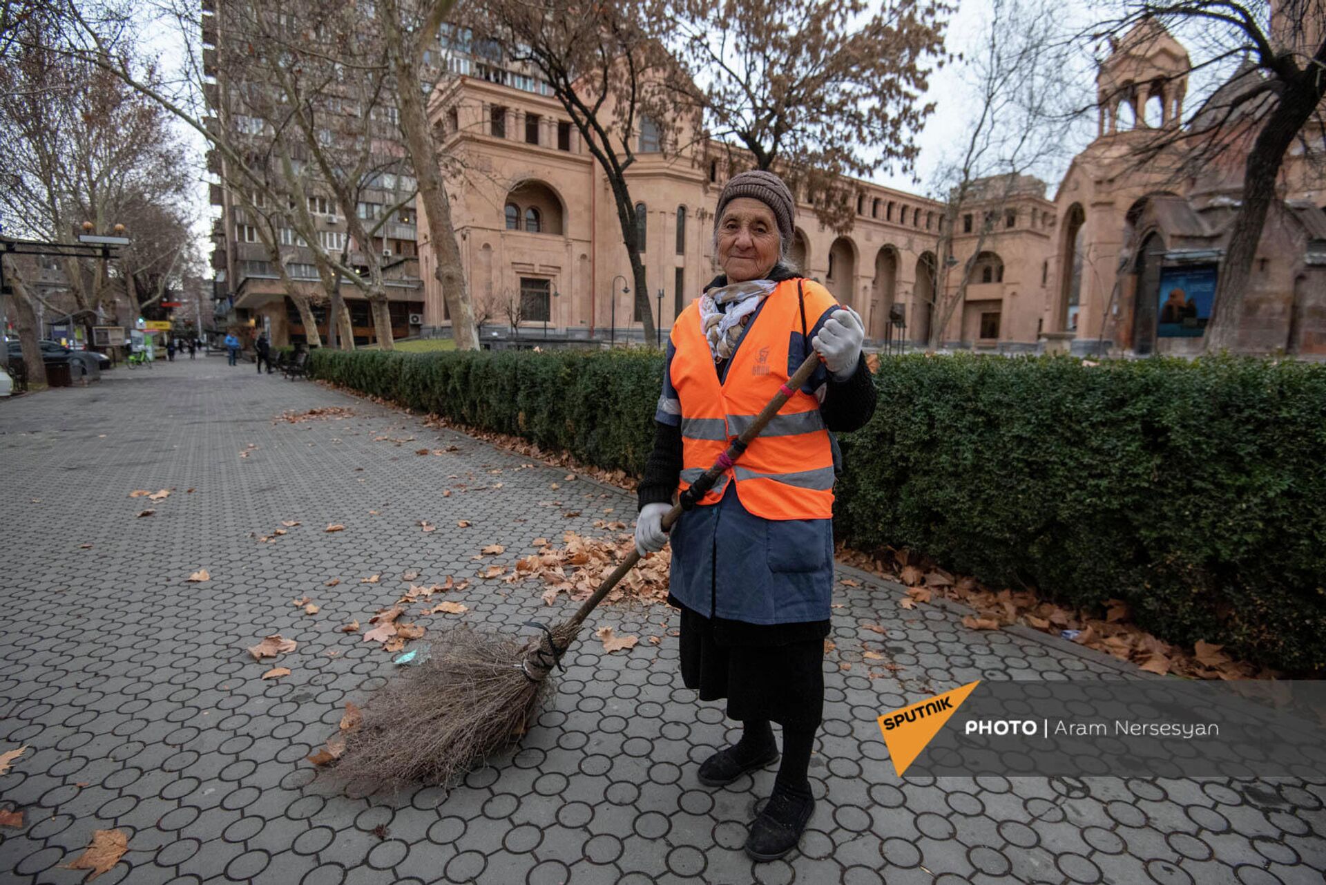 Сотрудник организации Вывоз мусора и санитарная очистка Еревана Таня Агаджанян - Sputnik Армения, 1920, 07.03.2022