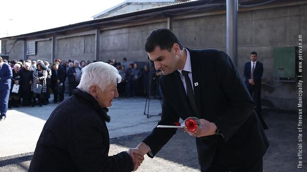Հրաչյա Սարգսյանը շնորհակալագրեր է հանձնել քաղաքի մարքությունն ապահովող աշխատակիցներին - Sputnik Արմենիա