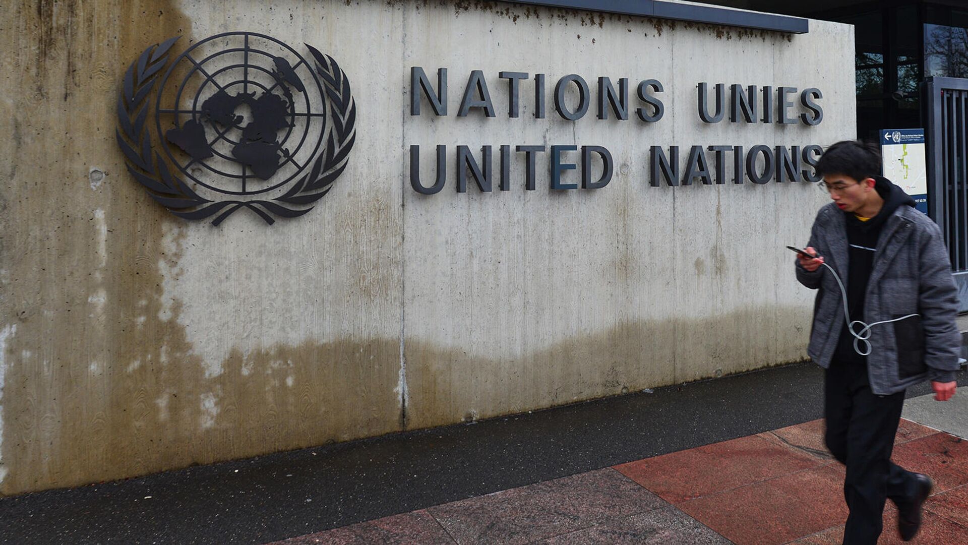 Эмблема Организации Объединённых Наций на здании офиса в Женеве - Sputnik Армения, 1920, 03.05.2022