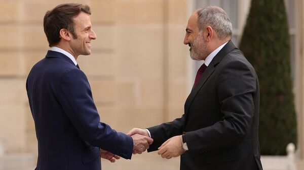 Премьер-министр Никол Пашинян встретился с президентом Франции Эммануэлем Макроном (9 марта 2022). Париж - Sputnik Армения