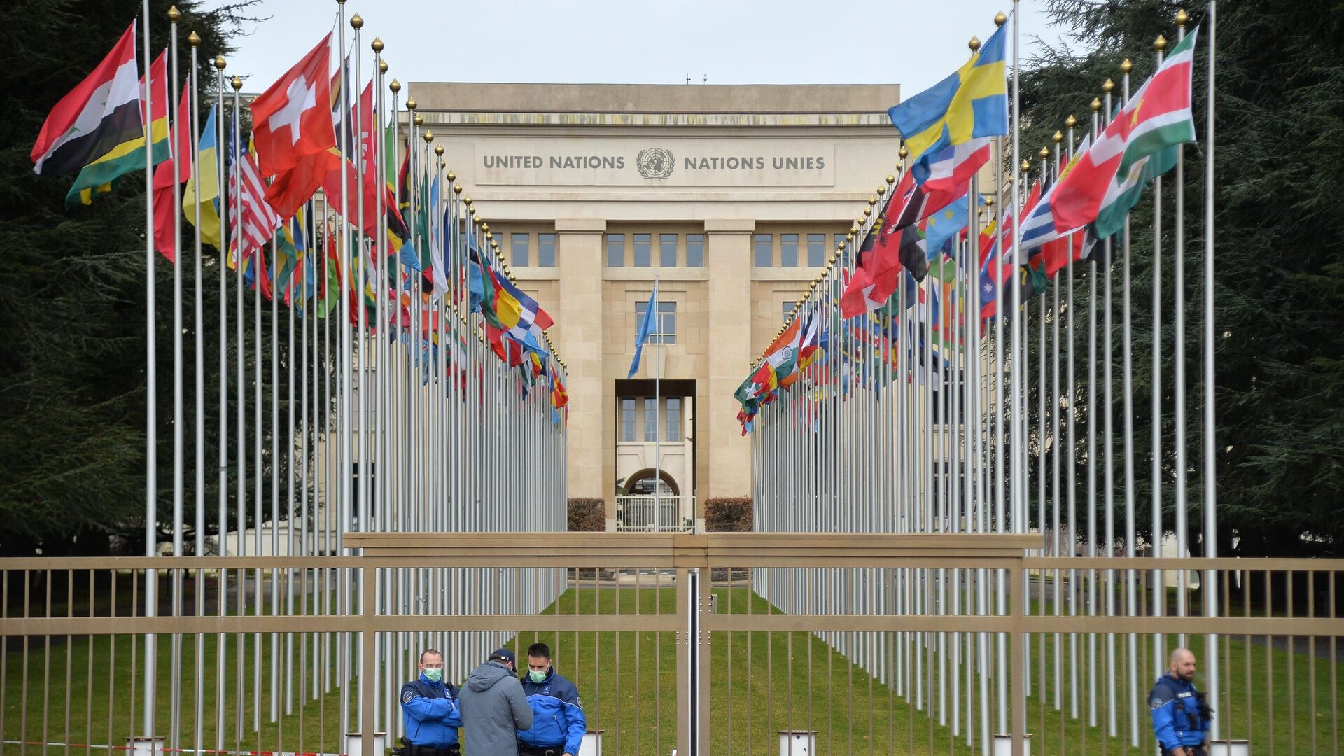 Флаги у здания Организации Объединённых Наций (United Nations) в Женеве - Sputnik Армения, 1920, 18.07.2022
