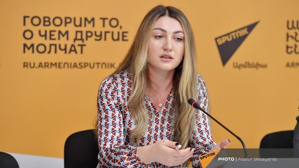 Эксперт исследовательского центра Амберд Мери Овсепян на пресс-конференции в мультимедийном пресс-центре Sputnik (11 марта 2022). Еревaн - Sputnik Արմենիա