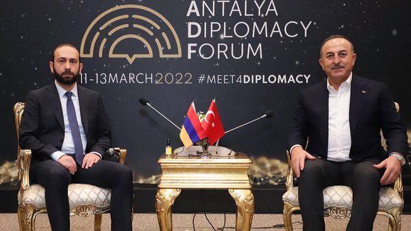 Встреча глав МИД Армении и Турции Арарата Мирзояна и Мевлюта Чавушоглу во время Антальского дипломатического форума (12 марта 2022). Анталья - Sputnik Армения
