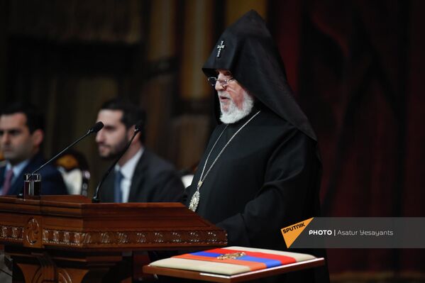 Католикос Гарегин II произносит речь во время официальной церемонии - Sputnik Армения