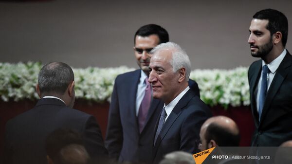 Пятый президент Армении Ваагн Хачатурян после завершения церемонии инаугурации (13 марта 2022). Еревaн - Sputnik Армения