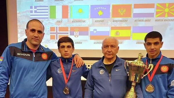 Члены сборной Армении по боксу, занявшие третье место в командном бою на юношеском турнире в Черногории - Sputnik Армения