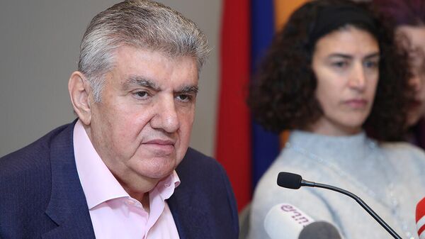 Արա Աբրահամյանը աշխարհում և հետխորհրդային տարածքում աշխարհաքաղաքական իրավիճակին նվիրված մամուլի ասուլիսի ժամանակ (15 մարտի, 2022թ). Երևան - Sputnik Արմենիա