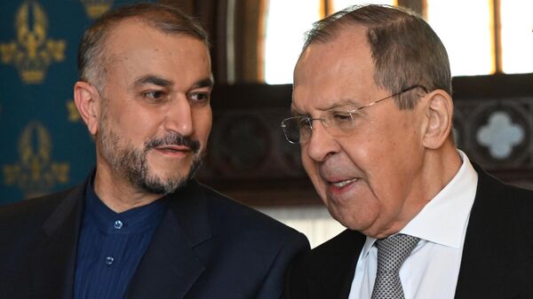  Իրանի արտգործնախարար Հոսեյն Ամիր Աբդոլլահիանը ռուս գործընկեր Սերգեյ Լավրովի հետ - Sputnik Արմենիա