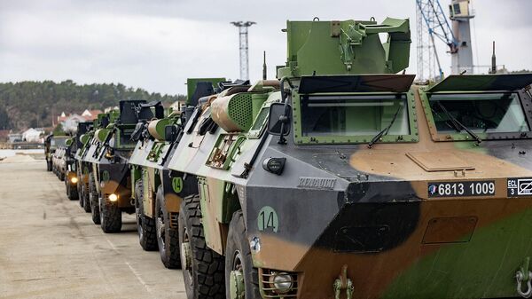 Бронетехника бригады сил быстрого реагирования NATO для военных учений Cold Response 22 прибывает в Борг-Хавн (10 марта 2022). Норвегия - Sputnik Армения