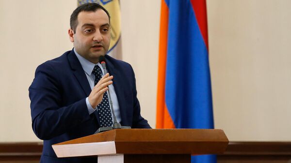 Երևանի քաղաքապետի առաջին տեղակալ Լևոն Հովհաննիսյանը Երևանի ավագանու հերթական նիստի ժամանակ (15 մարտի, 2022թ). Երևան - Sputnik Արմենիա