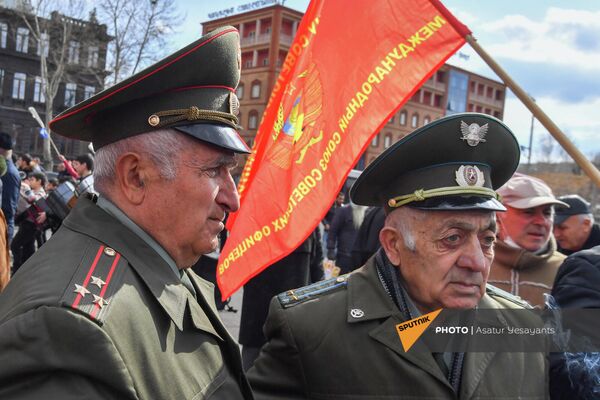 Участники акции в поддержку России - Sputnik Армения