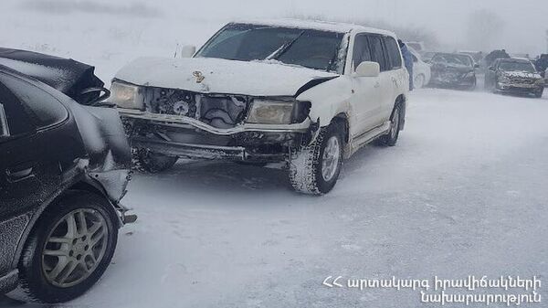 Дорожно-транспортное происшествие недалеко от Цахкадзора (20 марта 2022). Котайк - Sputnik Армения