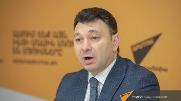 Пресс-конференция представителя Исполнительного органа РА Эдуарда Шармазанова в мультимедийном пресс-центре Sputnik (21 марта 2022). Еревaн - Sputnik Армения