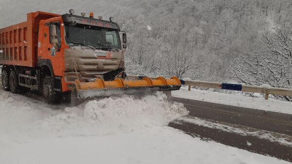 Очистка снега на межгородских дорогах Армении - Sputnik Армения