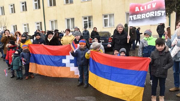 Мирная акция во имя безопасности, мирного детства и будущего для детей Карабаха (24 марта 2022). Степанакерт - Sputnik Армения