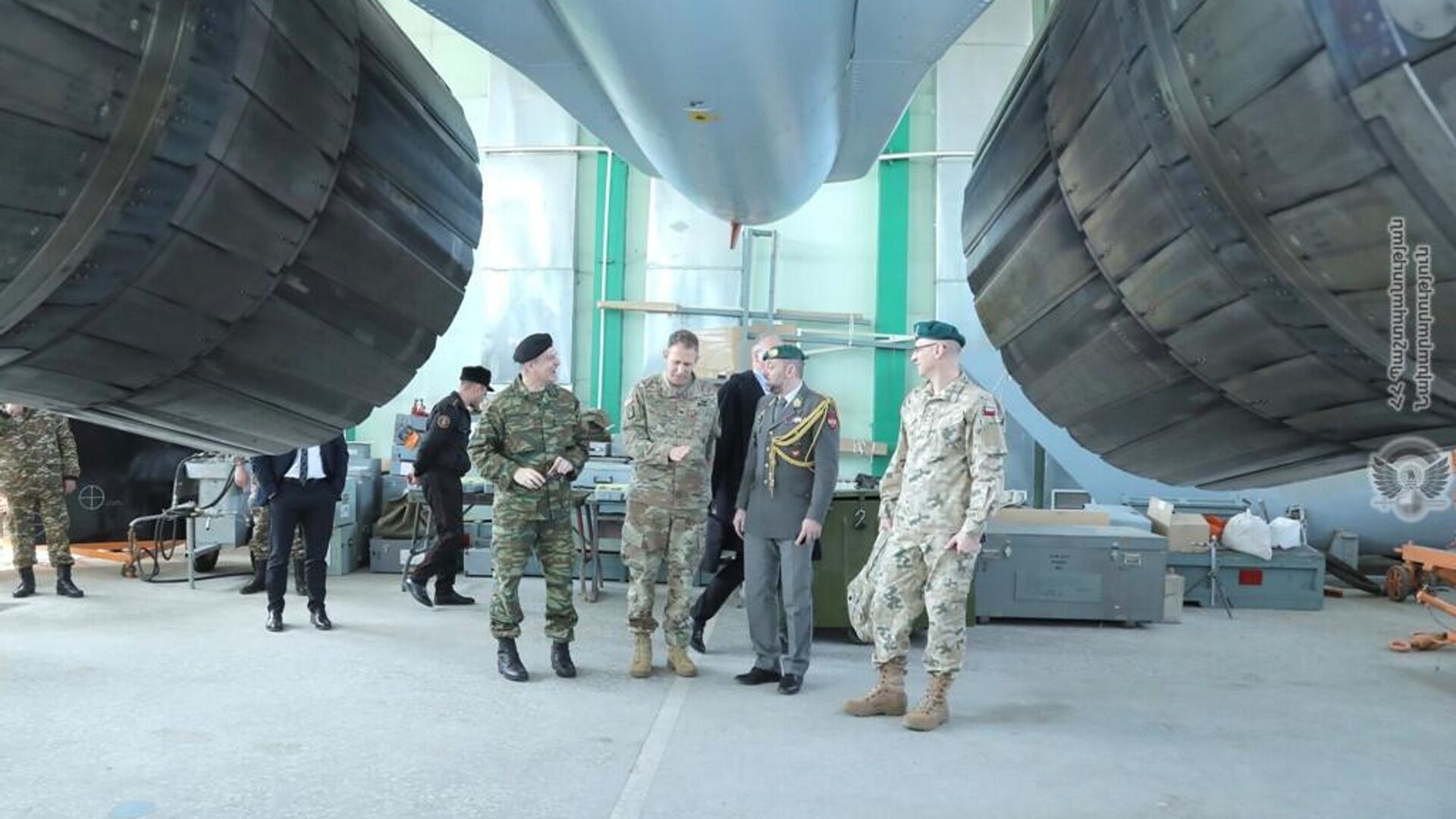 Военные атташе стран-членов ЕС-НАТО, аккредитованные в Республике Армения, посетили авиабазу N Министерства обороны РА (31 марта 2022). Еревaн - Sputnik Армения, 1920, 31.03.2022