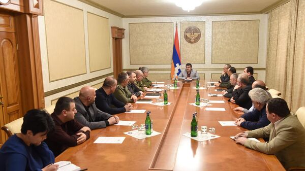 Очередное заседание Совета безопасности Карабаха во главе с президентом Араиком Арутюняном (1 апреля 2022). Степанакерт - Sputnik Армения