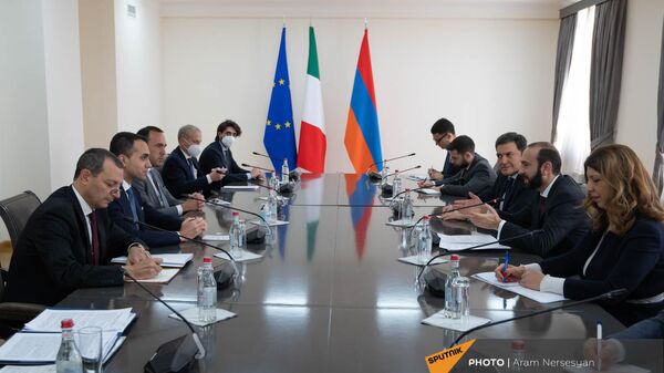 Министр иностранных дел РА Арарат Мирзоян на встрече с итальянским коллегой Луиджи Ди Майо (3 апреля 2022). Еревaн - Sputnik Армения