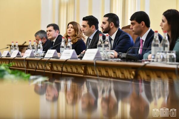 Ալեն Սիմոնյանն ընդունել է Իտալիայի Հանրապետության արտաքին գործերի և միջազգային համագործակցության նախարար Լուիջի Դի Մայոյին Ալեն Սիմոնյանն ընդունել է Իտալիայի Հանրապետության արտաքին գործերի և միջազգային համագործակցության նախարար Լուիջի Դի Մայոյին - Sputnik Արմենիա