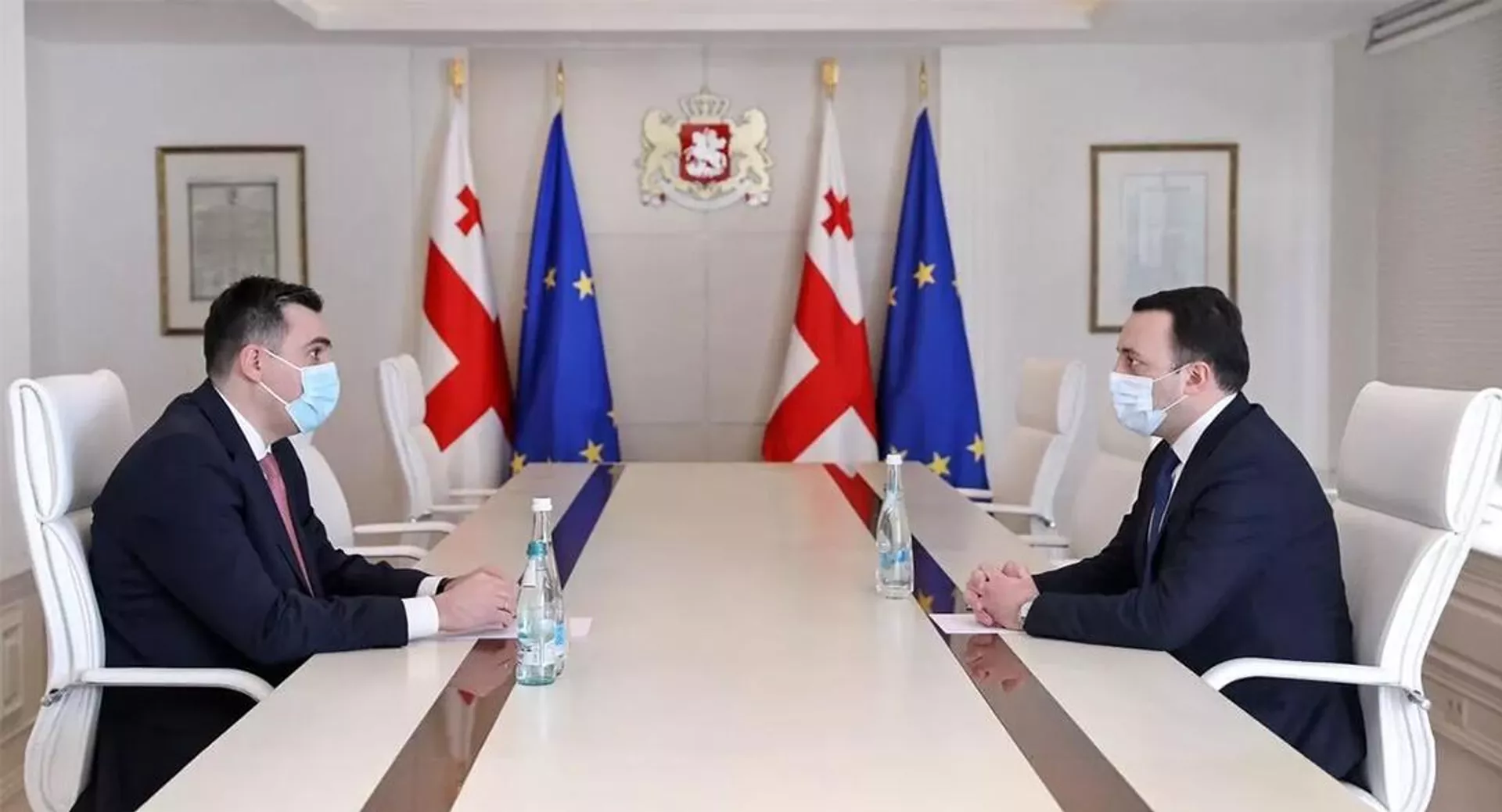 Премьер-министр Грузии Ираклий Гарибашвили и Илья Дарчиашвили (слева) - Sputnik Армения, 1920, 04.04.2022