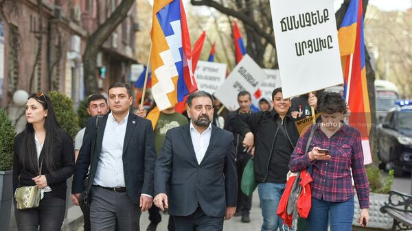 «5165» շարժման ակցիան Ազգային ժողովի մոտ (4 ապրիլի, 2022թ). Երևան - Sputnik Արմենիա