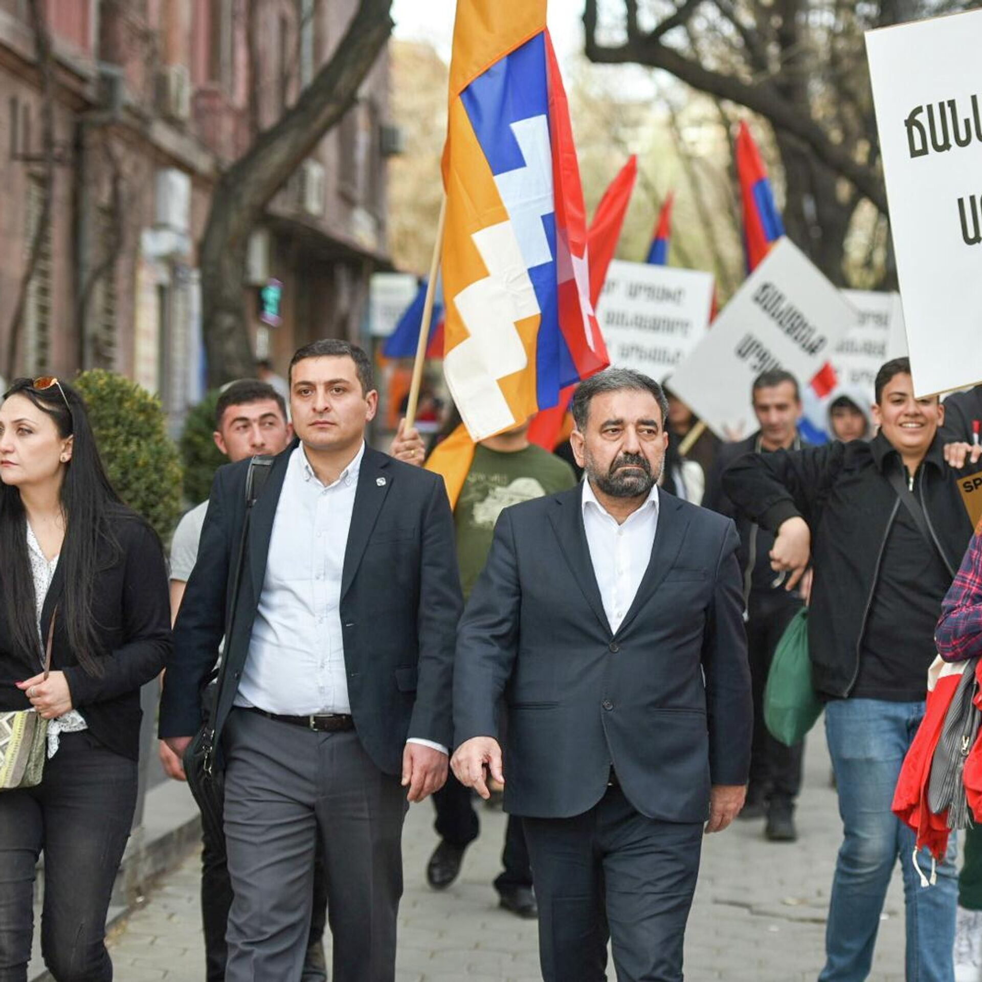 Последние новости в армении на сегодняшний день. Армения центр. Ереван 2022. Общественные движения Армении. Армянские движения.