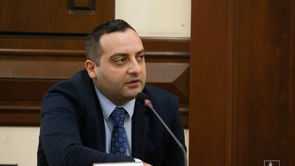 Первый заместитель мэра Еревaна Левон Ованнисян на совещании в мэрии (4 апреля 2022). Еревaн - Sputnik Армения
