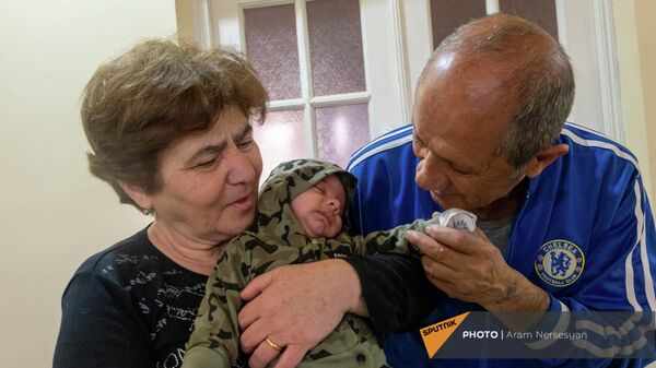 Արցախյան պատերազմում զոհված զինծառայող Գարիկ Դավթյանի ընտանիքը - Sputnik Արմենիա