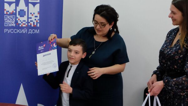 В Русском доме в Ереване наградили финалистов конкурса юных чтецов Живая классика-2022 - Sputnik Армения