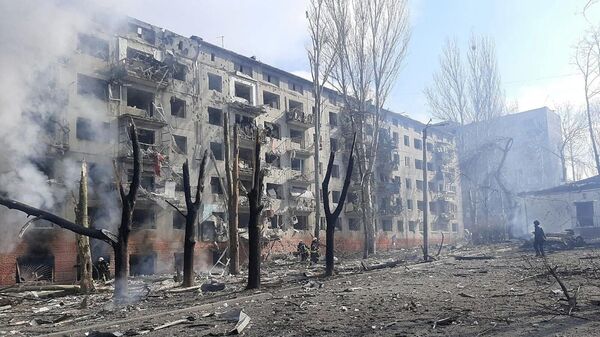 Разрушенные после артобстрелов здания в Краматорске (8 апреля 2022). Украина - Sputnik Армения
