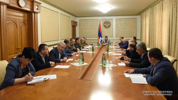 Очередное заседание Совета безопасности Карабаха под председательством президента Араика Арутюняна (8 апреля 2022). Степанакерт - Sputnik Армения