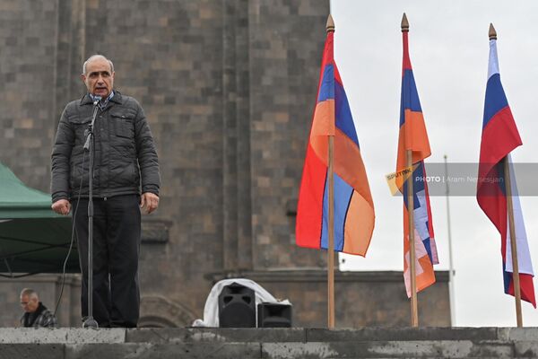 «Հայրենիքի վահան» պահեստազորի սպաների միության, ԱԱԾ պահեստազորի սպաների միության, «Պահեստազորի սպաներ» հասարակական կազմակերպության կազմակերպած ակցիան՝ ի պաշտպանություն նացիզմի դեմ ՌԴ ԶՈւ գործողությունների (8 ապրիլի, 2022թ)․ Երևան - Sputnik Արմենիա