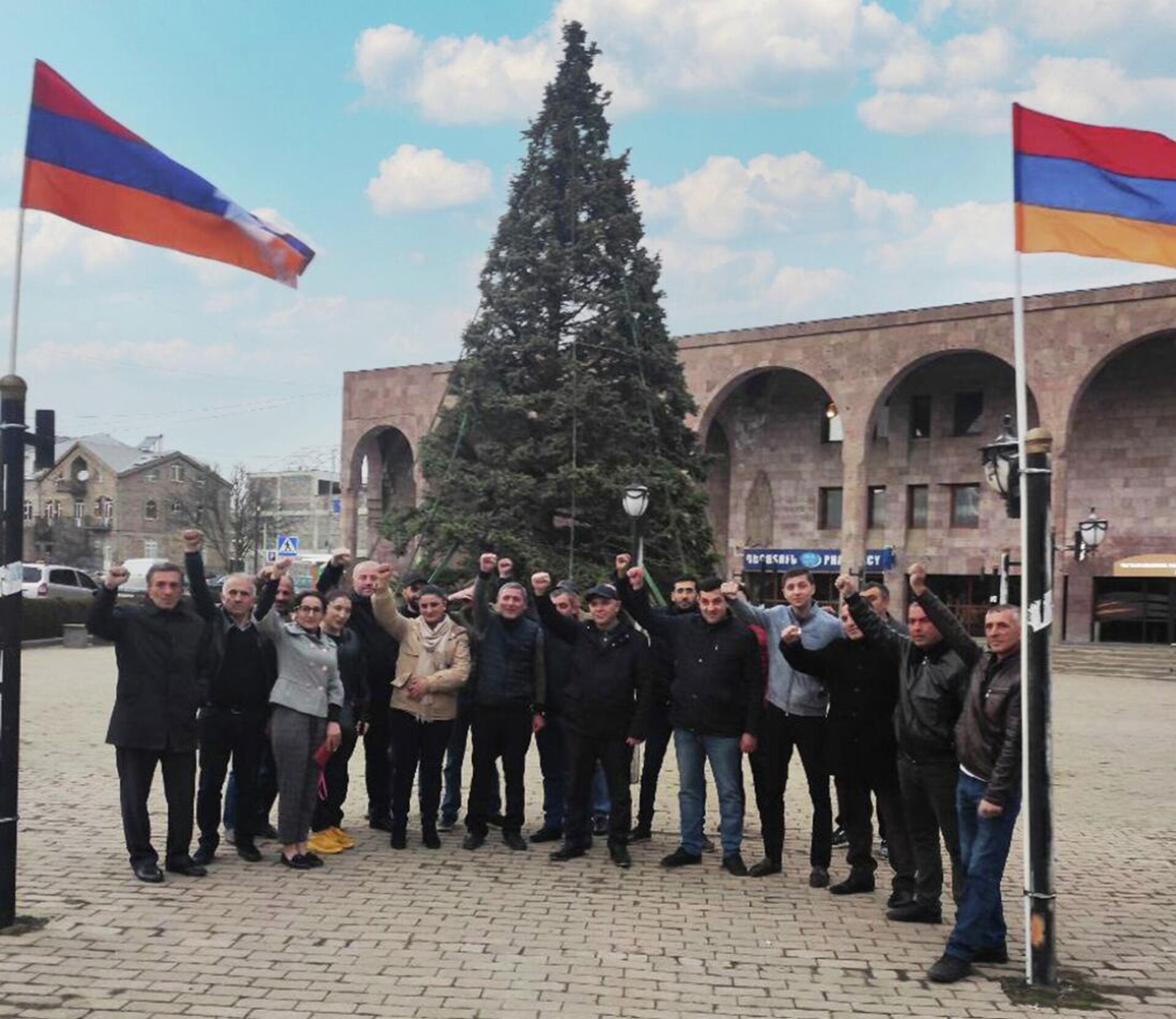 Призыв Армения, встань на защиту Арцаха прозвучал в Капане, где был водружен Государственный флаг Арцаха - Sputnik Արմենիա, 1920, 10.04.2022