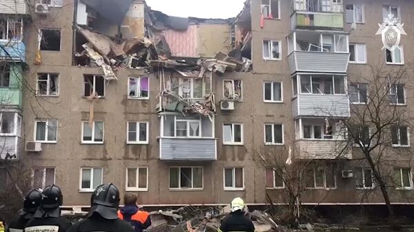 Сотрудники Мособлпожспаса у жилого дома в Ступино, в котором произошел взрыв бытового газа (11 апреля 2022). Подмосковье - Sputnik Армения