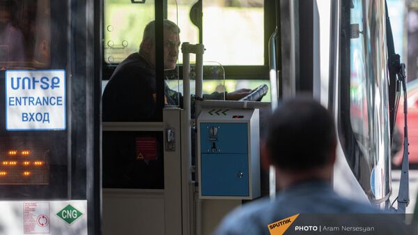 Кассовые аппараты для 100 драмовых монет в новых автобусах ереванского транспортного парка - Sputnik Армения