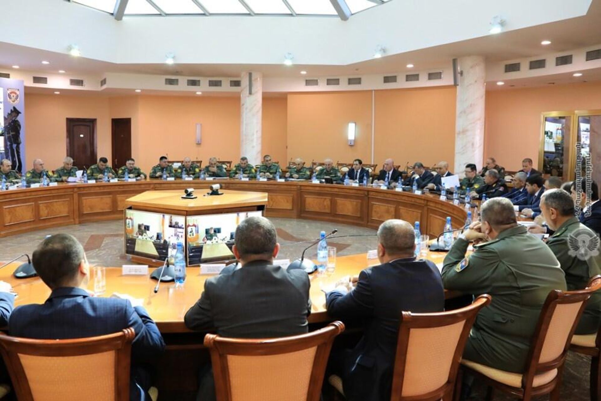 Министр обороны Сурен Папикян провел совещание, в котором приняли участие руководство Минобороны, Генштаба ВС, командиры армейских частей (11 апреля 2022). Еревaн - Sputnik Արմենիա, 1920, 11.04.2022