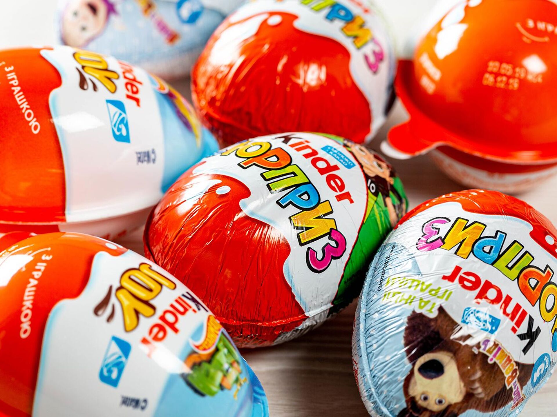 Kinder surprize. Киндер сюрприз. Киндер сюрприз АТБ. Японские Киндер сюрпризы. Французские Киндер сюрпризы.