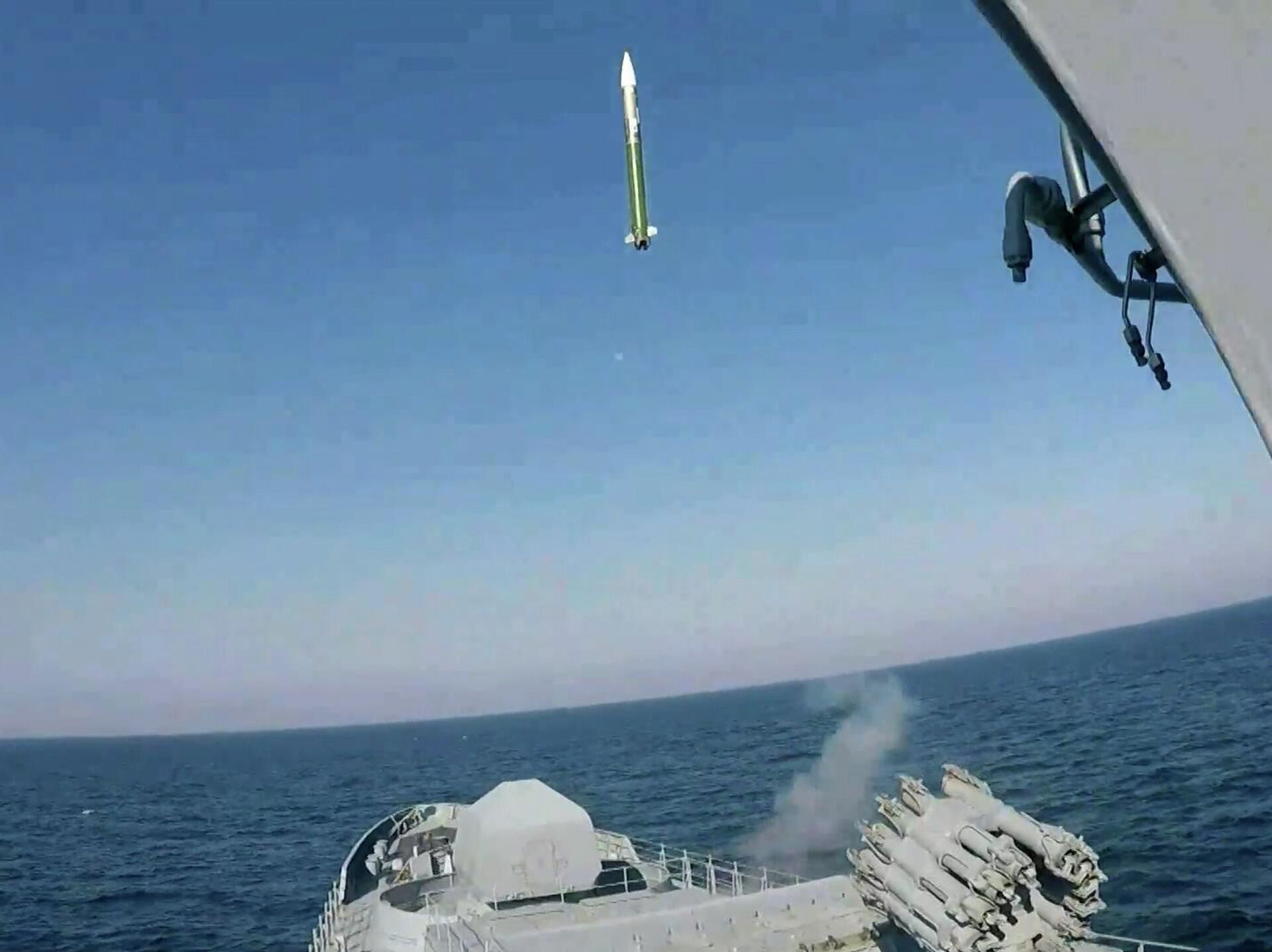 военные корабли россии в море. фрегат адмирал эссен. морской беспилотник у побережья крыма. беспилотники подбили корабль. беспилотники подбили корабль.