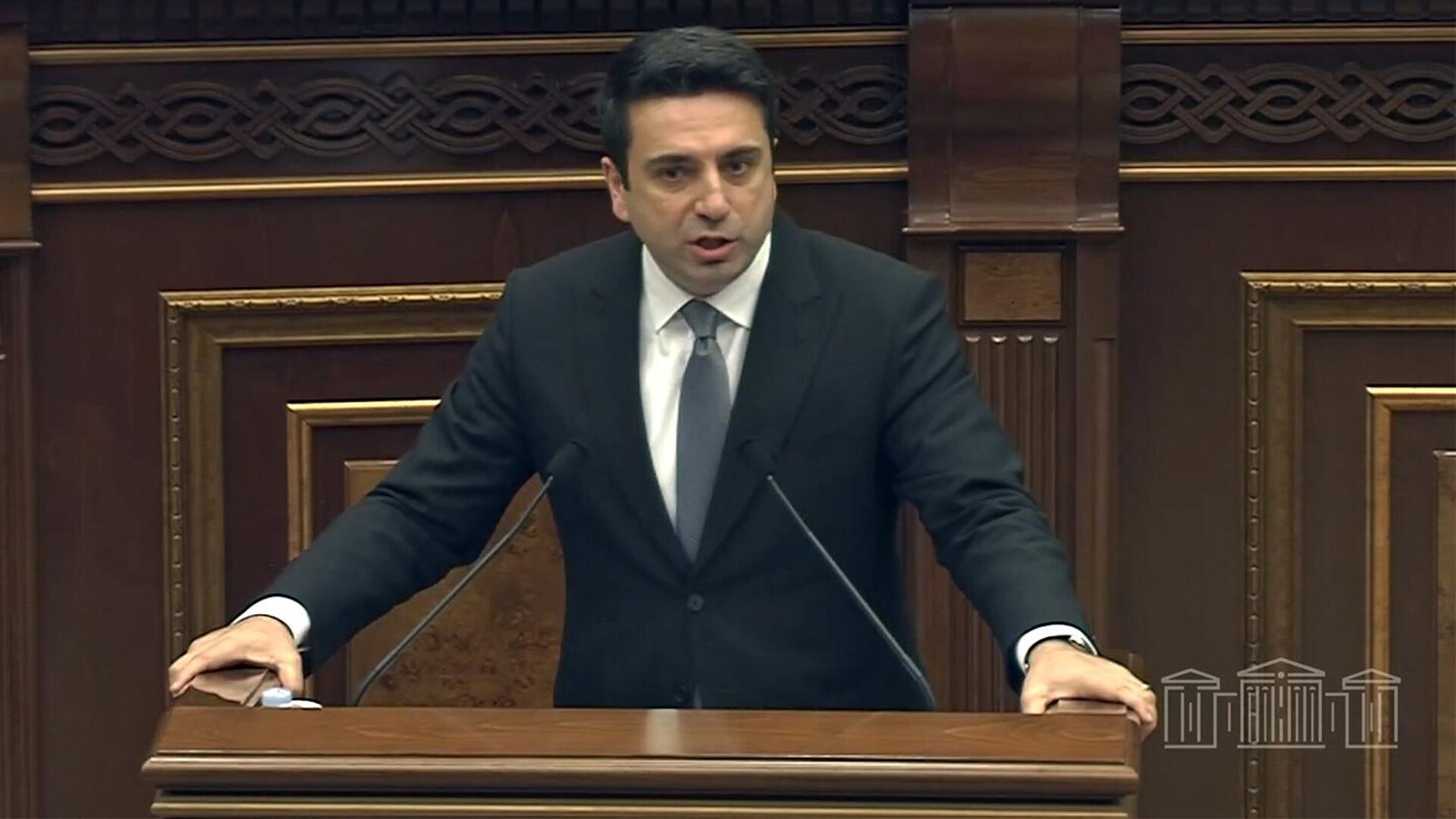 Спикер Парламента Ален Симонян выступает с речью во время очередного заседания Национального собрания Армении (12 апреля 2022). Еревaн - Sputnik Армения, 1920, 12.04.2022