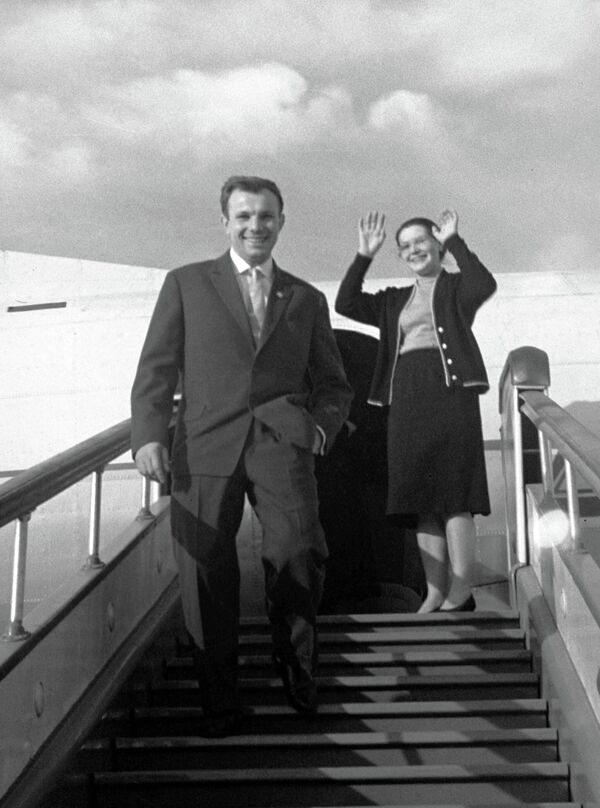 ԽՍՀՄ տիեզերագնաց օդաչու Յուրի Գագարինը իր լեգենդար թռիչքից հետո կնոջ՝ Վալենտինայի հետ ժամանել է Սոչի։ - Sputnik Արմենիա