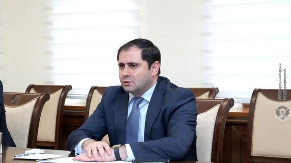 Министр обороны Сурен Папикян принял Чрезвычайного и полномочного посла Индии Кишана Дан Девала (13 апреля 2022). Еревaн - Sputnik Армения