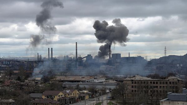Дым над заводом Азовсталь в Мариуполе (14 апреля 2022). Украина - Sputnik Армения