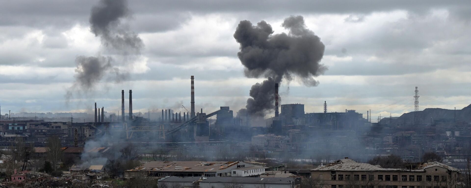 Дым над заводом Азовсталь в Мариуполе (14 апреля 2022). Украина - Sputnik Армения, 1920, 22.04.2022