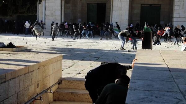 Столкновение между израильской полицией и палестинцами у мечети Аль-Акса - Sputnik Армения