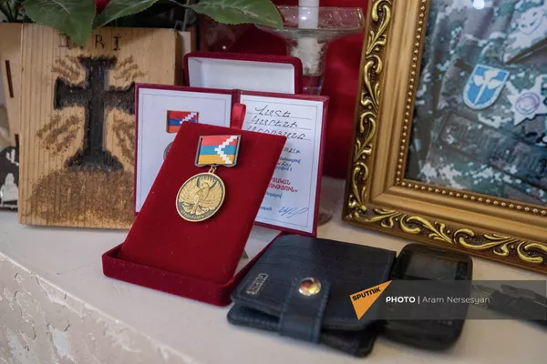 Посмертная медаль Ваге Аброяна За отвагу - Sputnik Армения