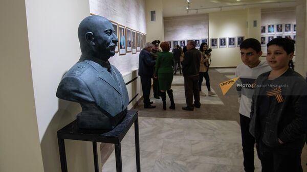 «Պատերազմը դեմքերով» լուսանկարների ցուցահանդես հայ-ռուսական բարեկամության թանգարանում (15 ապրիլի, 2022թ)․ Աբովյան - Sputnik Արմենիա
